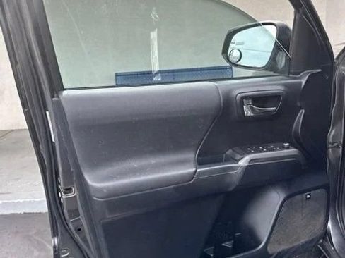Used 2016 Toyota Tacoma TRD Sport RWD image 10