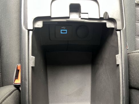 Used 2017 Ford Fusion SE w/ Fusion SE Technology Package FWD image 24