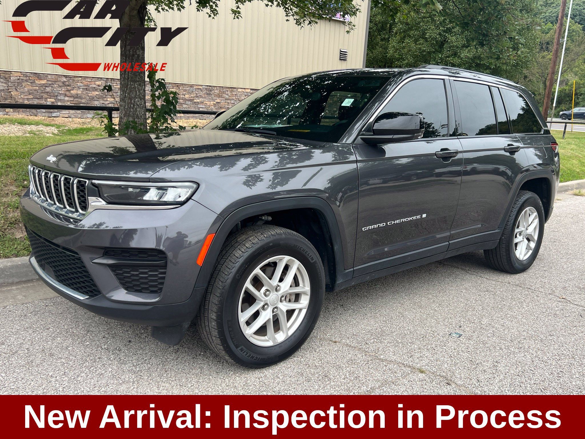 Used 2024 Jeep Grand Cherokee Laredo X AWD/4WD image 1