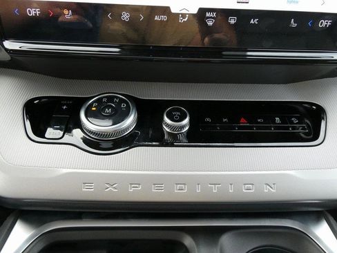 New 2025 Ford Expedition Active image 33