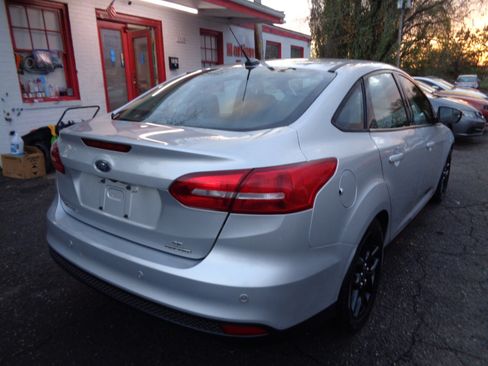 Used 2016 Ford Focus SE w/ Equipment Group 201A image 5