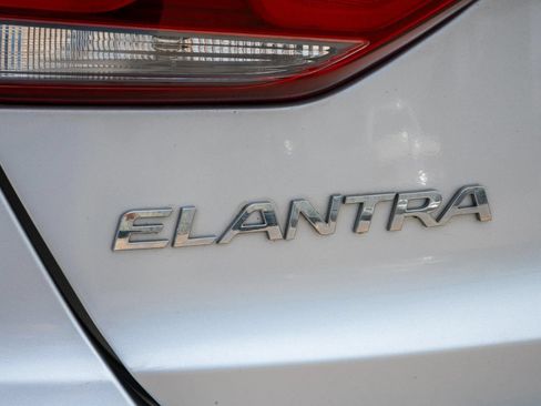 Used 2018 Hyundai Elantra SEL FWD image 27