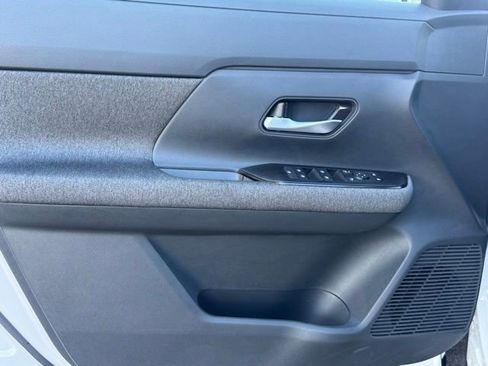 Certified 2025 Nissan Kicks SV image 15