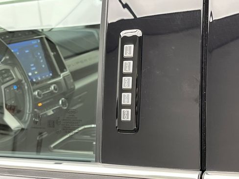 Used 2022 Ford F350 Limited image 9