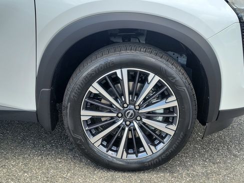 New 2026 Nissan Pathfinder Platinum FWD image 6