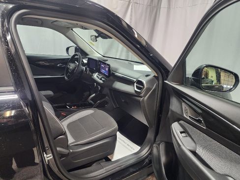 Used 2025 Chevrolet TrailBlazer LT image 11