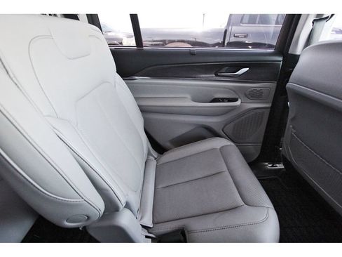 Used 2023 Jeep Grand Cherokee L Overland w/ Advanced Protech Group III AWD/4WD image 11
