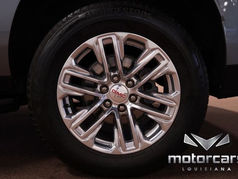 Used 2022 GMC Yukon XL SLT w/ SLT Luxury Package image 17