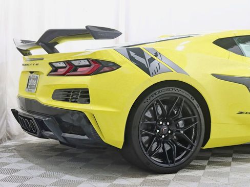Used 2024 Chevrolet Corvette Z06 w/ Z07 Performance Package RWD image 11