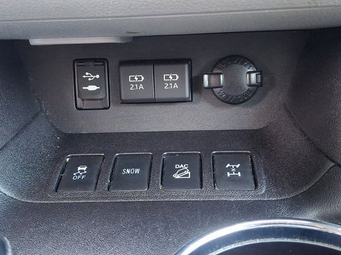 Used 2019 Toyota Highlander XLE AWD/4WD image 26