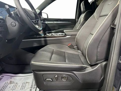 Used 2025 Cadillac Escalade Premium Luxury w/ Touring Package image 15