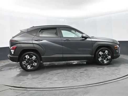 Used 2024 Hyundai Kona SEL image 4