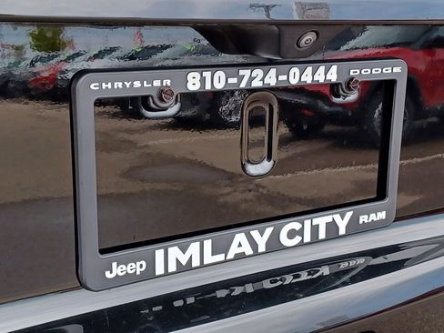 Used 2023 Jeep Compass Trailhawk w/ Trailhawk Convenience Group AWD/4WD image 9