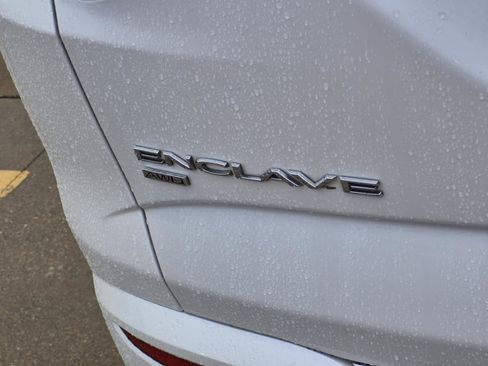 Certified 2022 Buick Enclave Avenir w/ Avenir Technology Package image 9