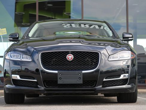 Used 2016 Jaguar XJ R-Sport image 3