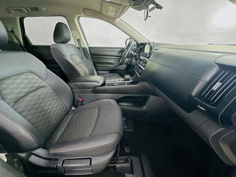 Used 2025 Nissan Pathfinder SV FWD image 35