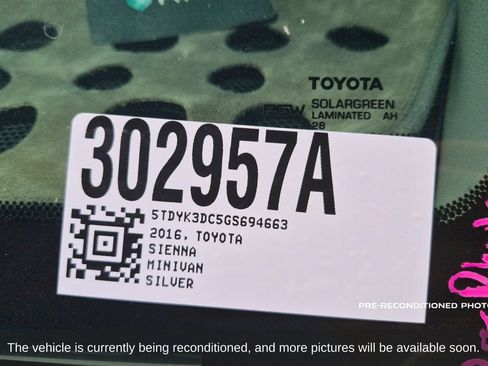 Used 2016 Toyota Sienna XLE FWD image 19