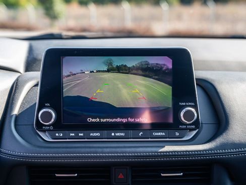 Used 2024 Nissan Rogue SV image 30