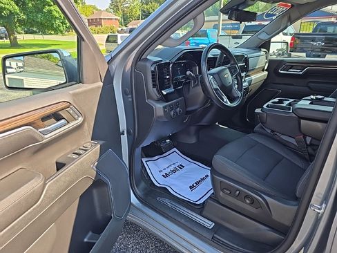 Used 2023 Chevrolet Silverado 1500 LT image 12