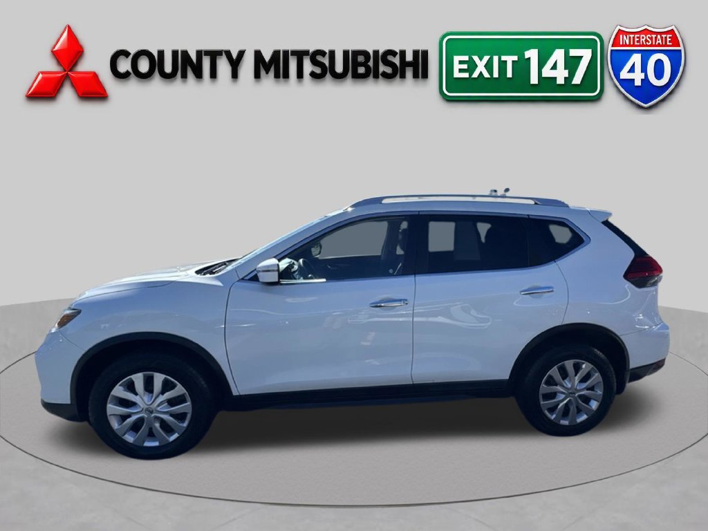 Used 2017 Nissan Rogue S w/ S Appearance Package AWD/4WD image 3