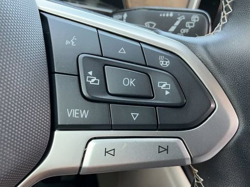 Used 2025 Volkswagen Atlas SE FWD image 25