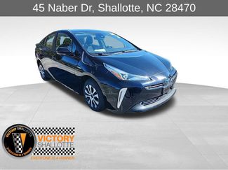 Used 2020 Toyota Prius LE video 1