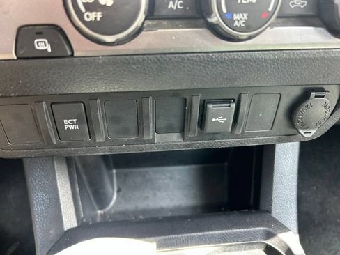 Used 2022 Toyota Tacoma SR RWD image 14