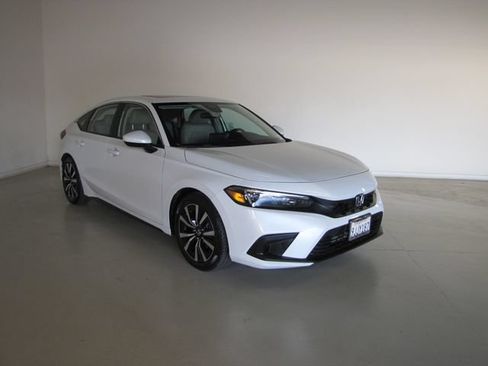 Certified 2024 Honda Civic EX-L image 3