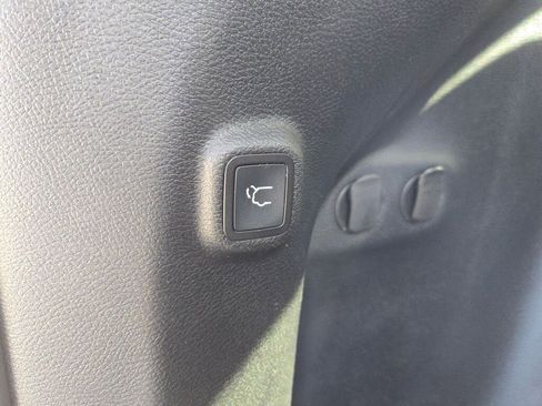 Used 2022 Jeep Cherokee Limited w/ Mopar Interior Package image 17