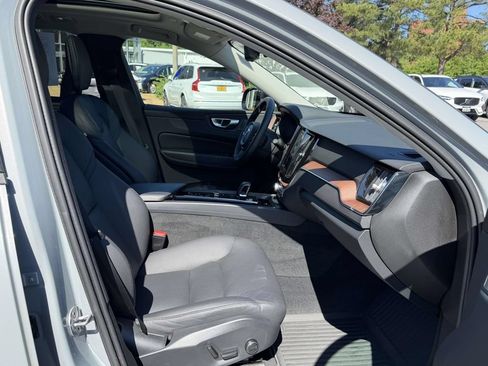Used 2024 Volvo XC60 B5 Plus w/ Protection Package Premier AWD/4WD image 11