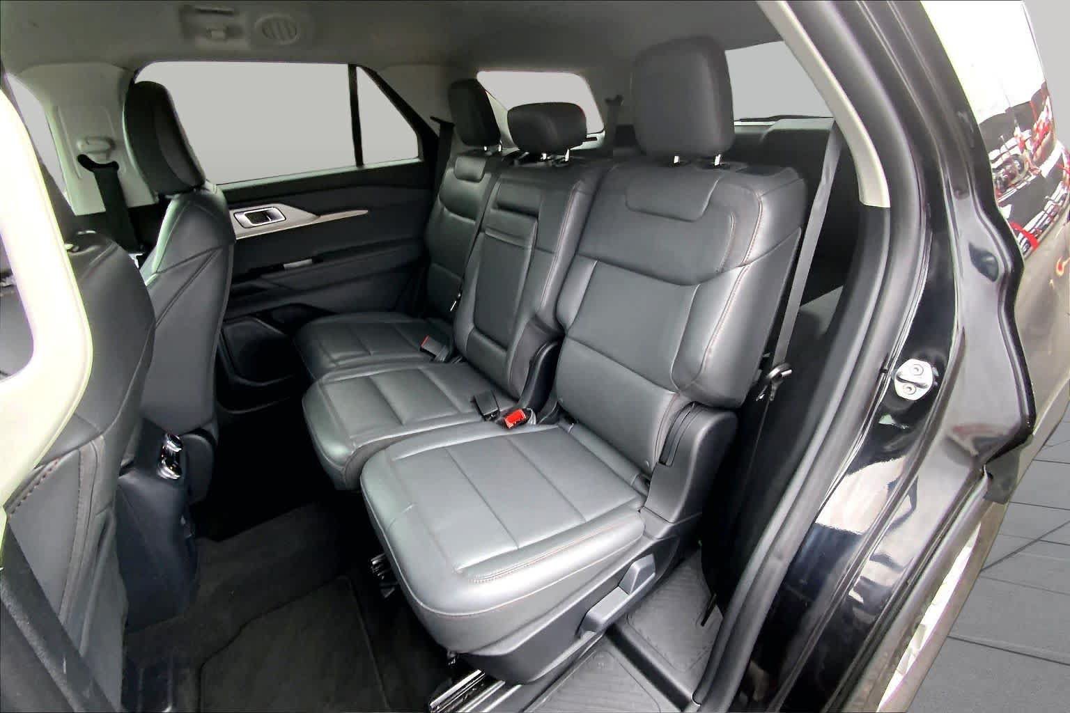 Used 2025 Ford Explorer Active w/ Active Comfort Package RWD image 21