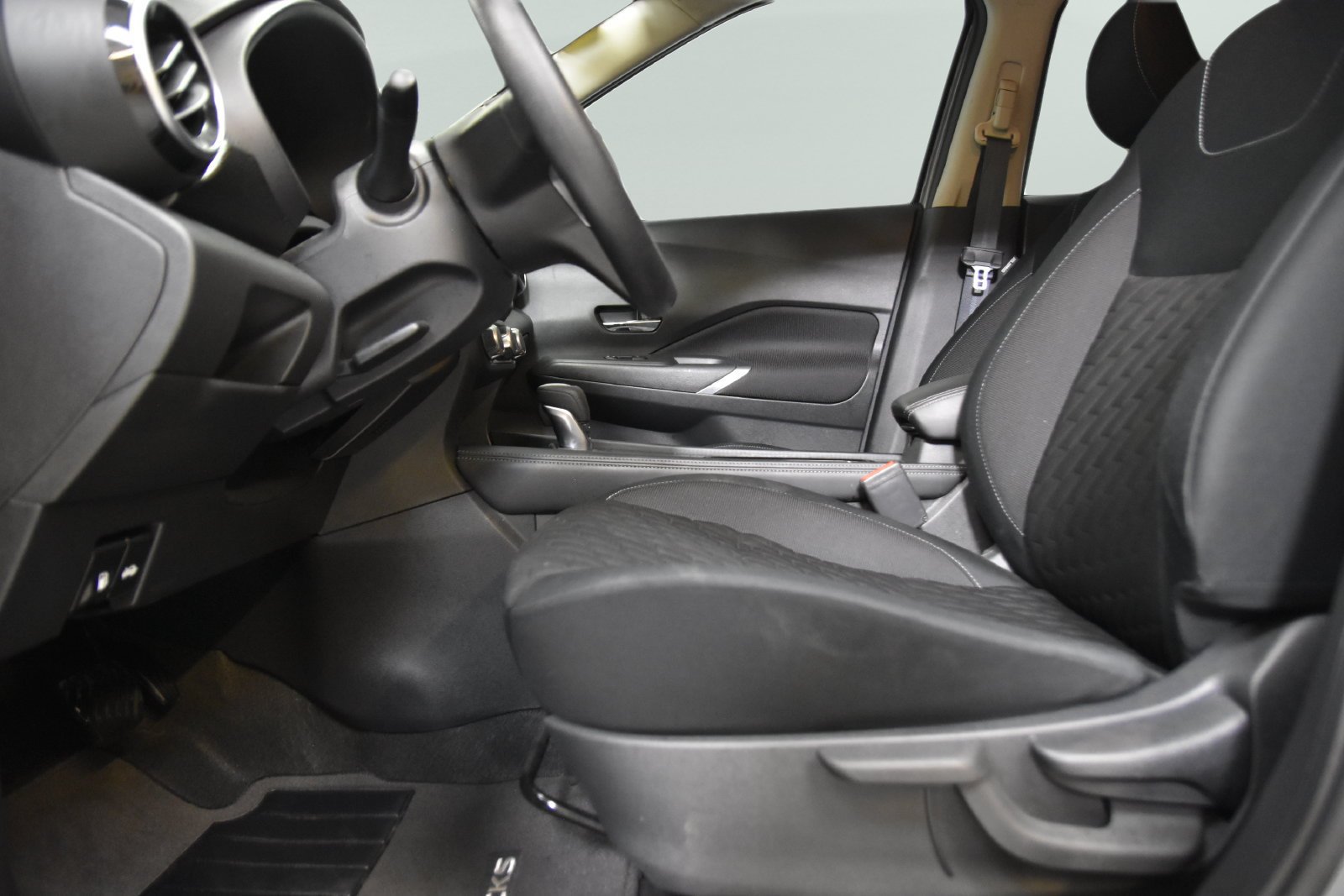 Used 2023 Nissan Kicks SV FWD image 12