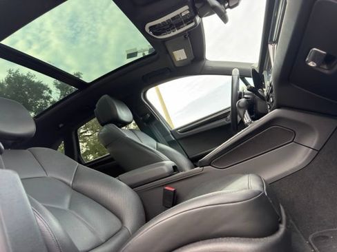 Used 2020 Porsche Macan AWD/4WD image 10