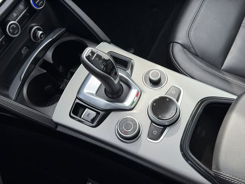 Used 2024 Alfa Romeo Stelvio Ti image 21