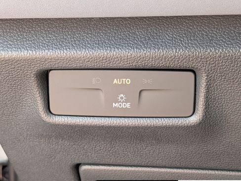 Certified 2025 Volkswagen Tiguan SE AWD/4WD image 25