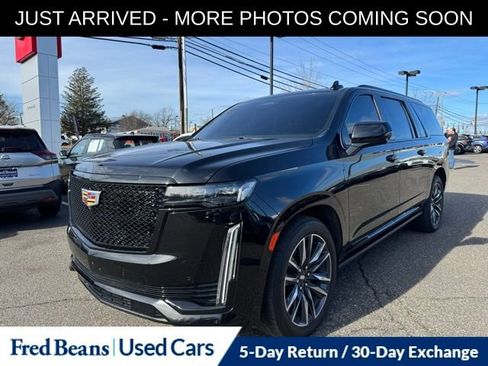 Used 2023 Cadillac Escalade ESV Sport w/ Touring Package image 3