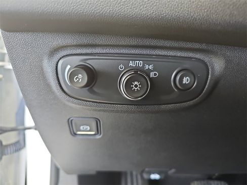 Used 2024 GMC Terrain SLT image 24