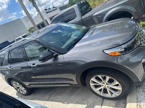 Used 2021 Ford Explorer Platinum w/ Equipment Group 601A AWD/4WD image 3