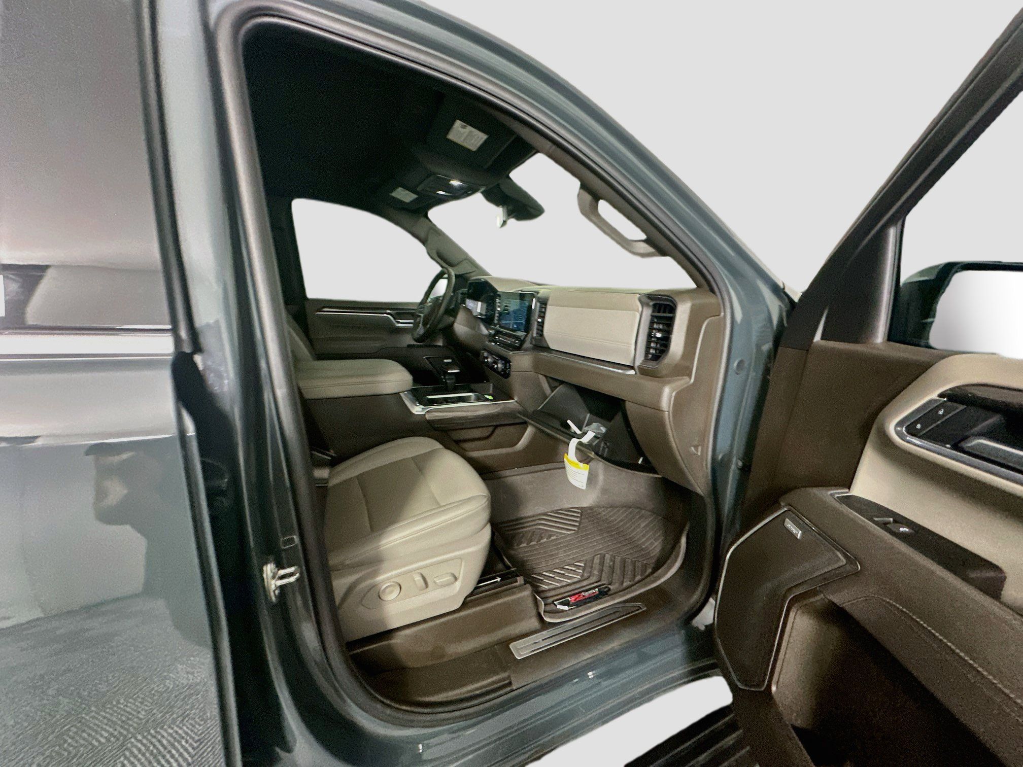 Used 2025 Chevrolet Silverado 1500 LTZ AWD/4WD image 30