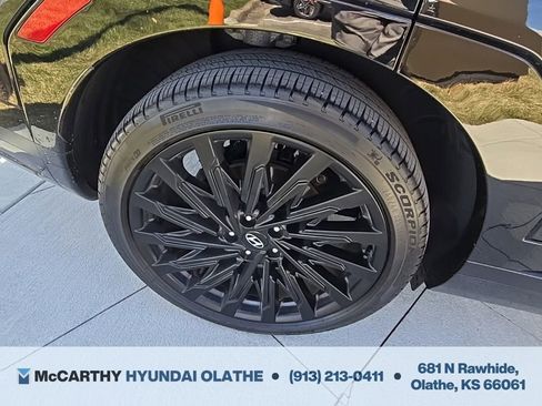 Certified 2025 Hyundai Santa Fe Calligraphy image 9