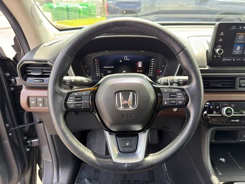 Used 2025 Honda Pilot Elite image 17