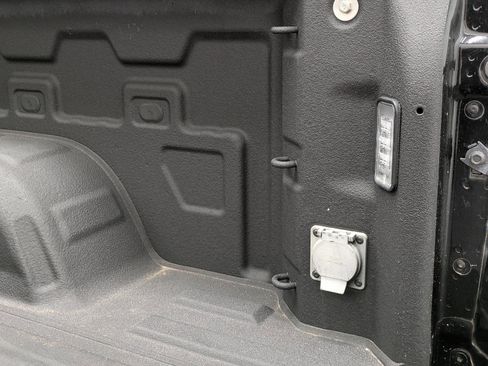 Used 2022 GMC Sierra 1500 AT4 w/ AT4 Preferred Package image 16