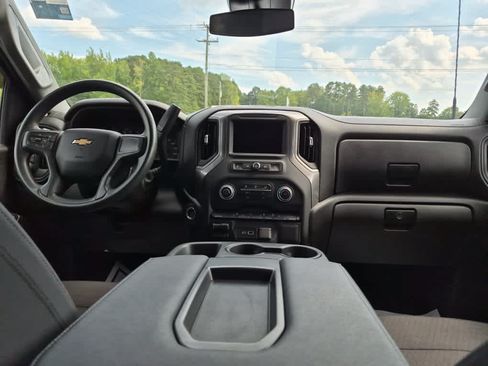 Used 2025 Chevrolet Silverado 2500 Custom AWD/4WD image 36