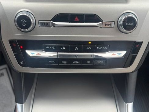 Used 2022 Ford Explorer XLT w/ Equipment Group 202A RWD image 19