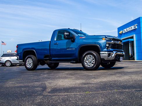 Used 2024 Chevrolet Silverado 2500 LT w/ Convenience Package AWD/4WD image 9