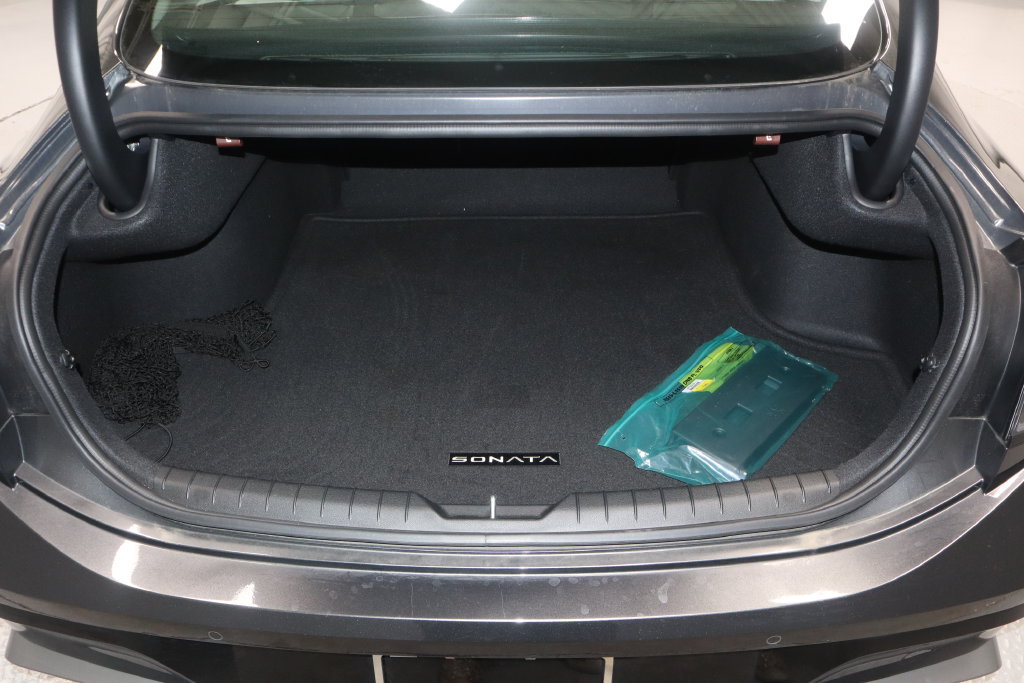 Used 2025 Hyundai Sonata Limited FWD image 13