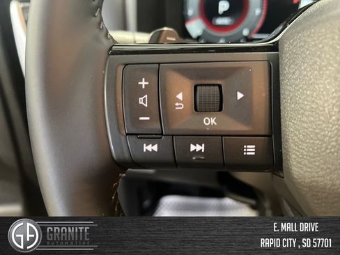 Used 2026 Nissan Rogue SL AWD/4WD image 31