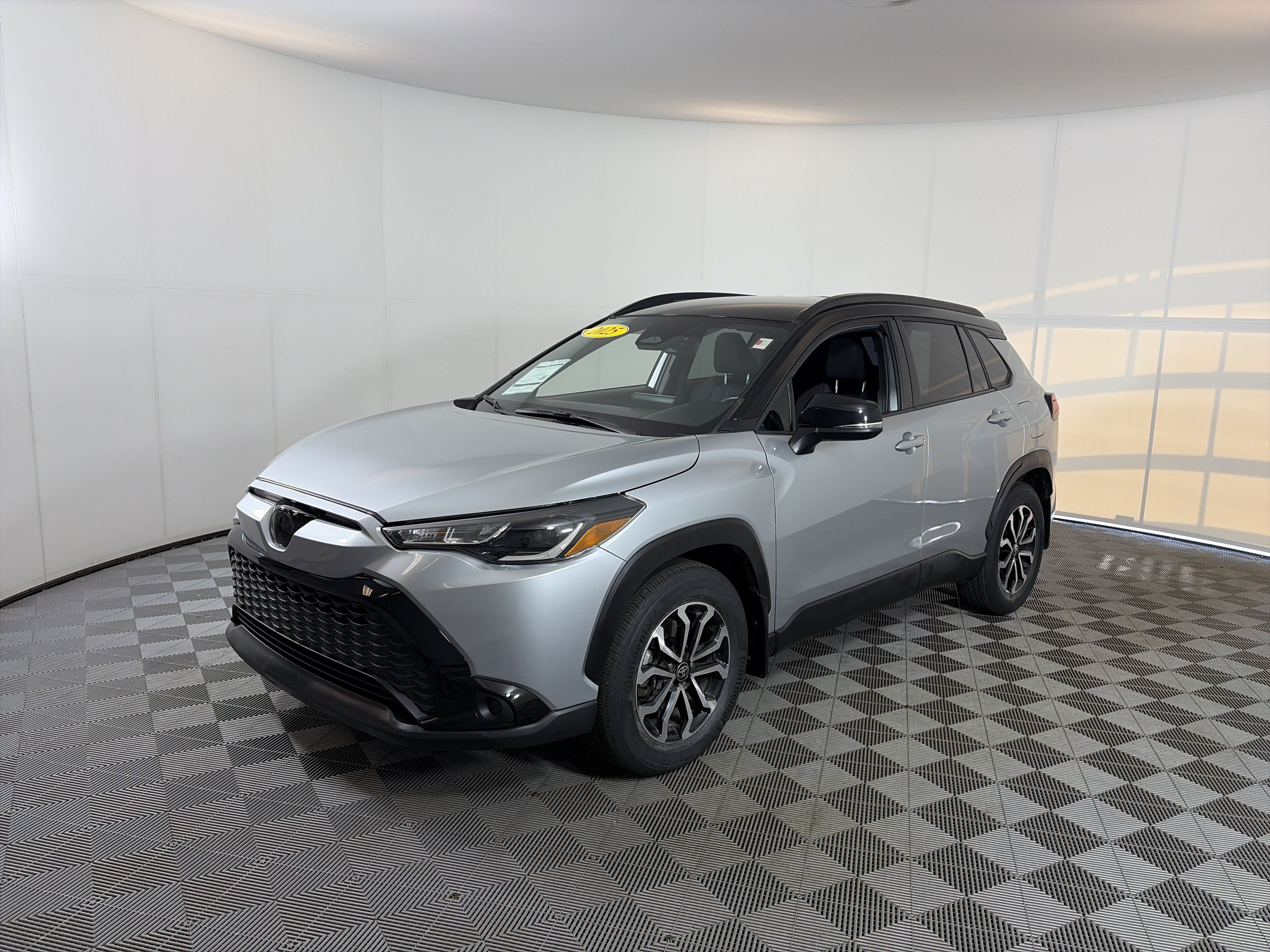 Used 2025 Toyota Corolla Cross AWD Hybrid image 2
