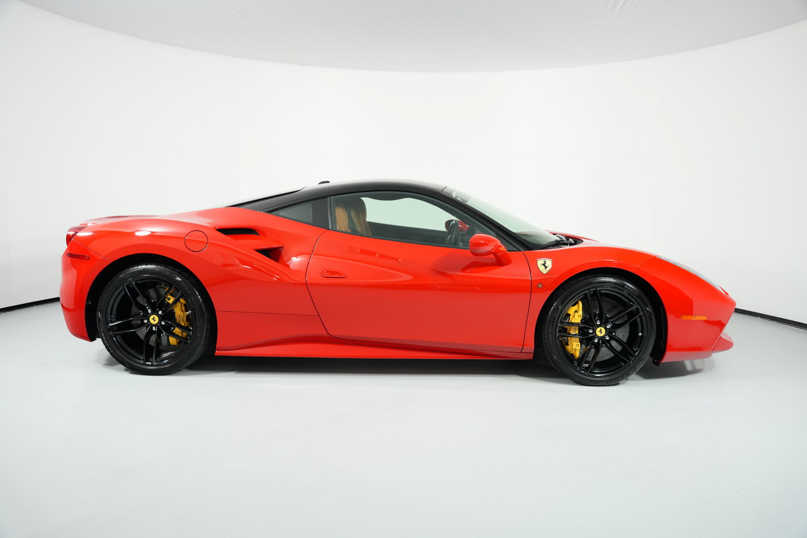 Used 2016 Ferrari 488 GTB RWD image 15