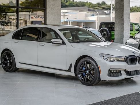 Used 2018 BMW 740i xDrive AWD/4WD image 4